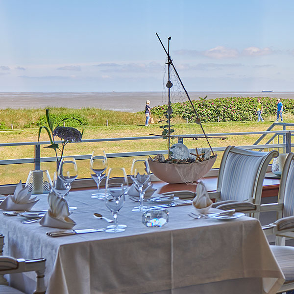 Sterne-Restaurant Sterneck mit Blick auf die Strandpromenade