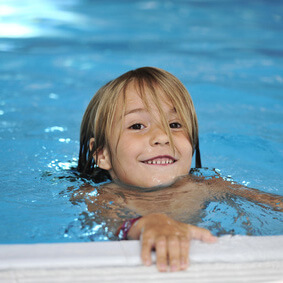 Sicher Schwimmen lernen in Badhotel Sternhagen