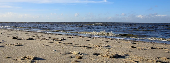 Strand in Cuxhaven-Duhnen mit Blick aufs Meer.