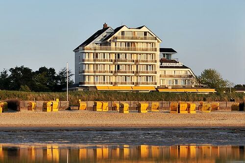 Badhotel Sternhagen – Außenaufnahme aus dem Watt Badhotel Sternhagen – Außenaufnahme aus dem Watt